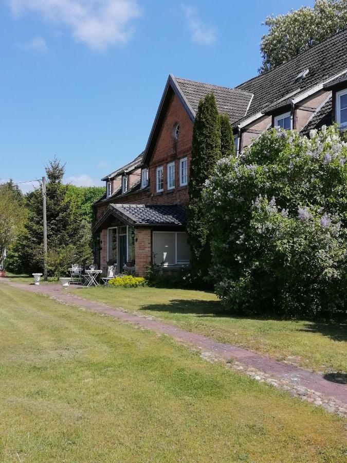 Gutshaus Daemelow Tussen Schwerin En Wismar Exteriör bild