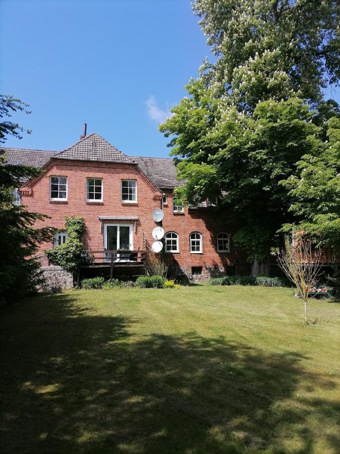 Gutshaus Daemelow Tussen Schwerin En Wismar Exteriör bild