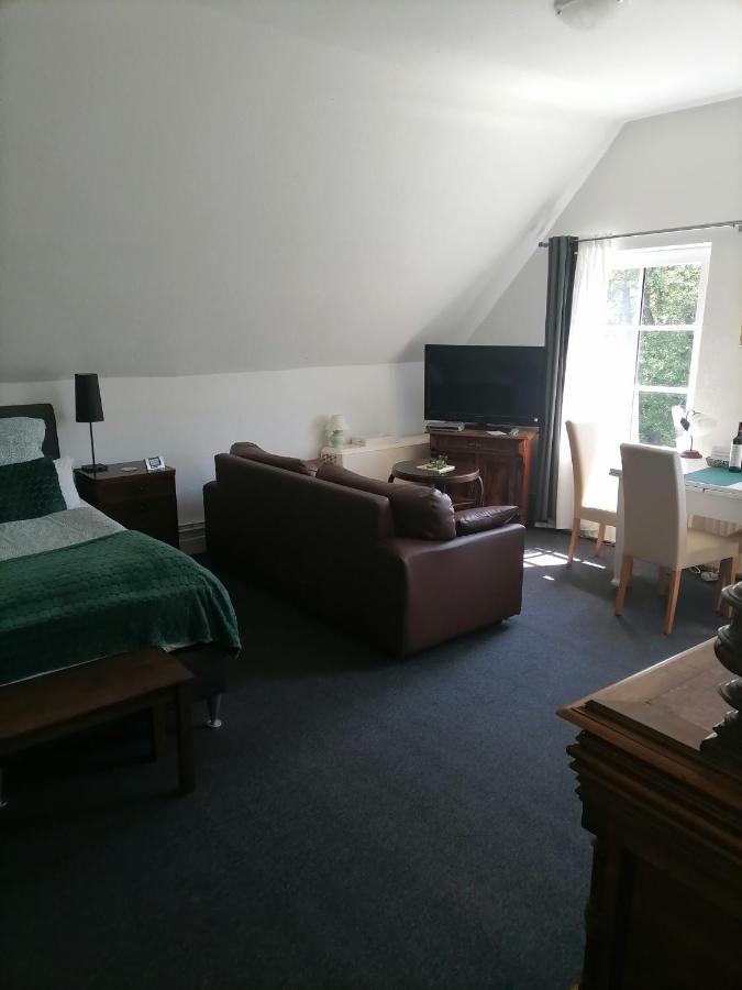 Gutshaus Daemelow Tussen Schwerin En Wismar Exteriör bild