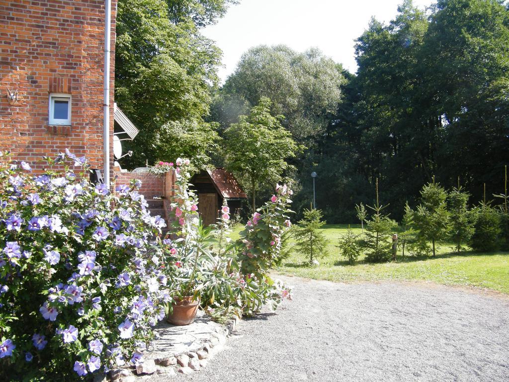 Gutshaus Daemelow Tussen Schwerin En Wismar Exteriör bild