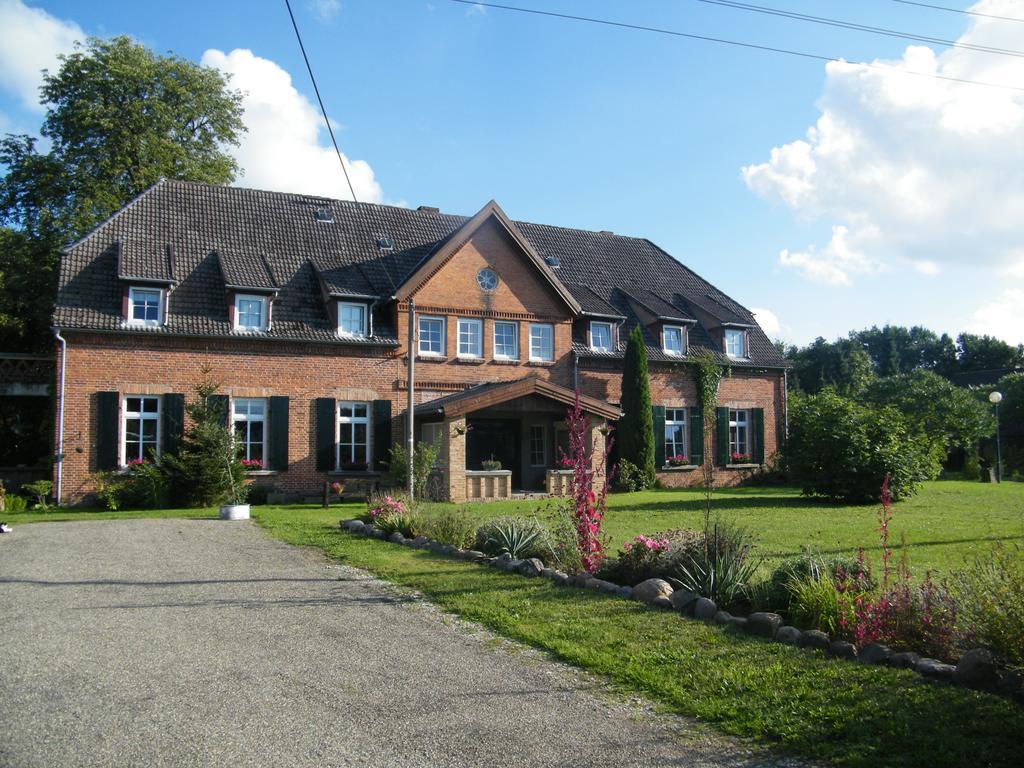 Gutshaus Daemelow Tussen Schwerin En Wismar Exteriör bild