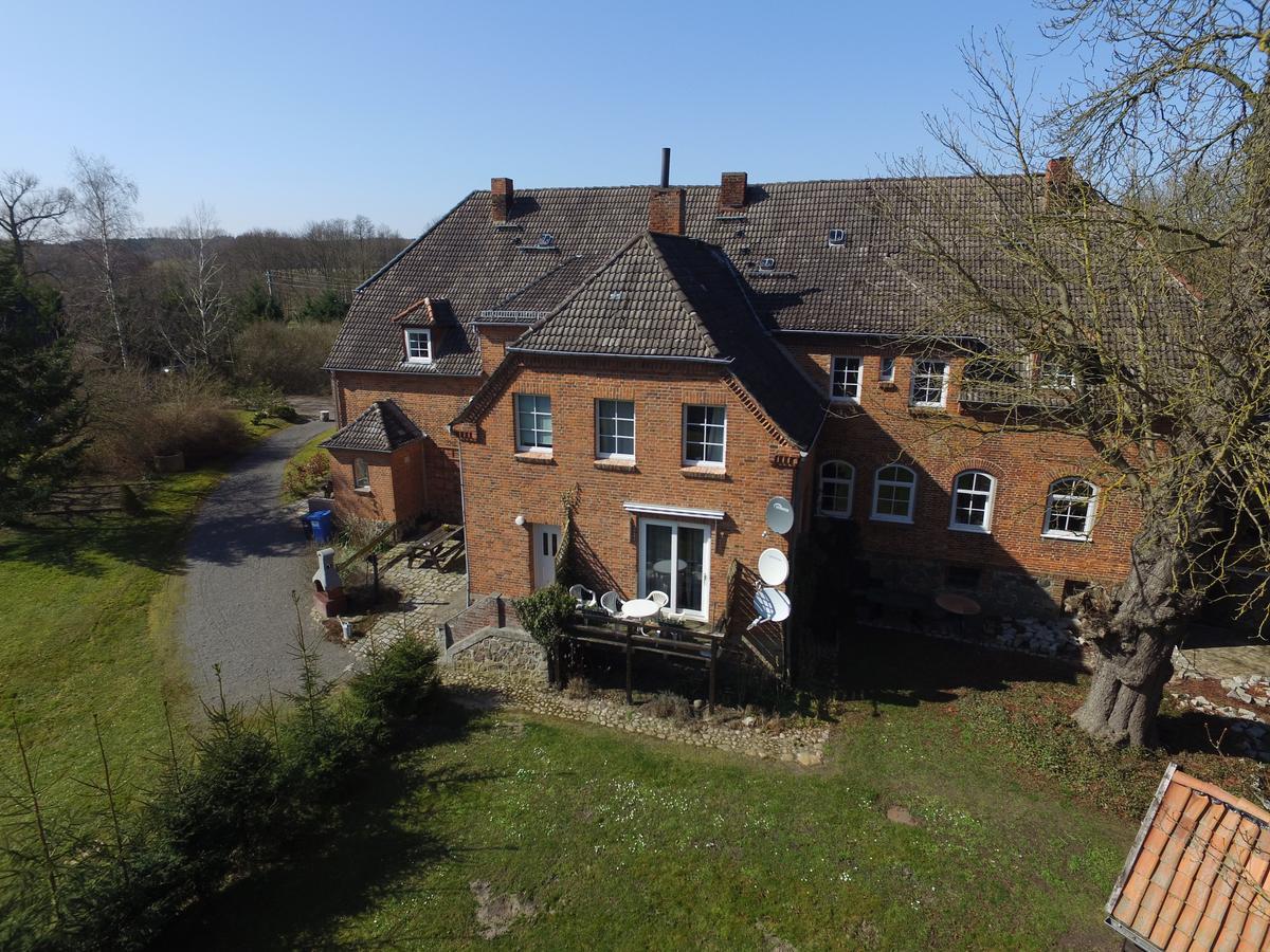 Gutshaus Daemelow Tussen Schwerin En Wismar Exteriör bild