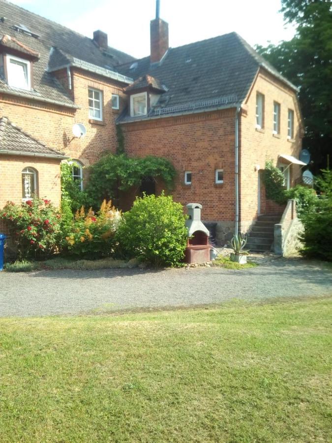 Gutshaus Daemelow Tussen Schwerin En Wismar Exteriör bild