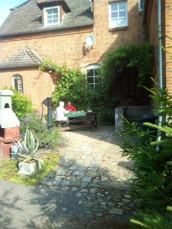 Gutshaus Daemelow Tussen Schwerin En Wismar Exteriör bild